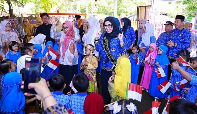 Kunjungi TK Negeri 3 Sumpang Binangae, Bunda PAUD Kabupaten Barru Tekankan Perlunya Pendidikan Anak Usia Dini