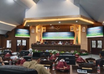 Serahkan Ranperda, DPRD Barru Gelar Paripurna Tata Cara Pemilihan Kepala Desa kepada Bupati Barru Andi Ina Kartika Sari, SH., M.Si.