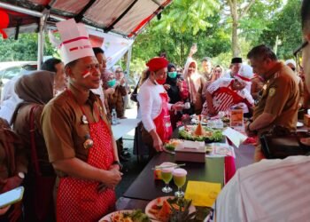 Lomba Masak Nasi Goreng Merdeka, Warnai Perayaan HUT ke-80 RI di Alun-Alun Colliq Pujie Wakil Bupati Barru: Mengajarkan Kemandirian