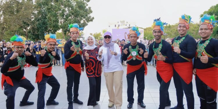 Bupati Barru Andi Ina Kartika Sari, SH., M.Si., Menyaksikan Lansung Kegiatan Lomba Senam Kreasi