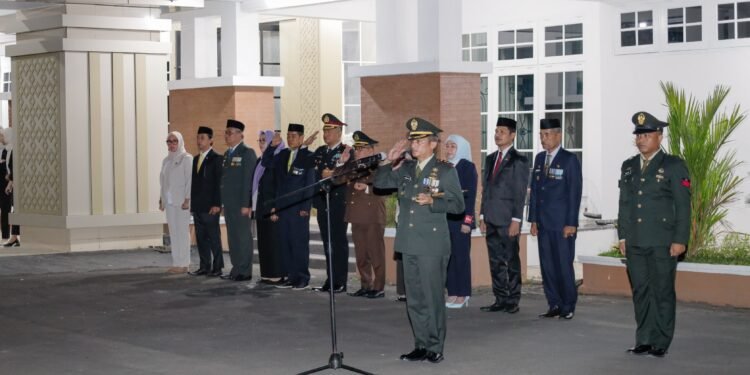 Bupati Barru Bersama Wakil Bupati, Para Pimpinan DPRD Kabupaten Barru Hadir Dalam Upacara Taptu dan Pawai Obor