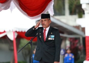 Pj. Sekda Barru Abu Bakar, S.Sos., M.Si., Bertindak Selaku Inspektur Upacara, Peringatan HUT ke-80 RI di Halaman Kantor Bupati Barru