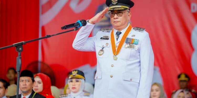 Wakil Bupati Barru Menerima Amanah Bupati Barru Sebagai Inspektur Upacara Penurunan Bendera Sang Merah Putih