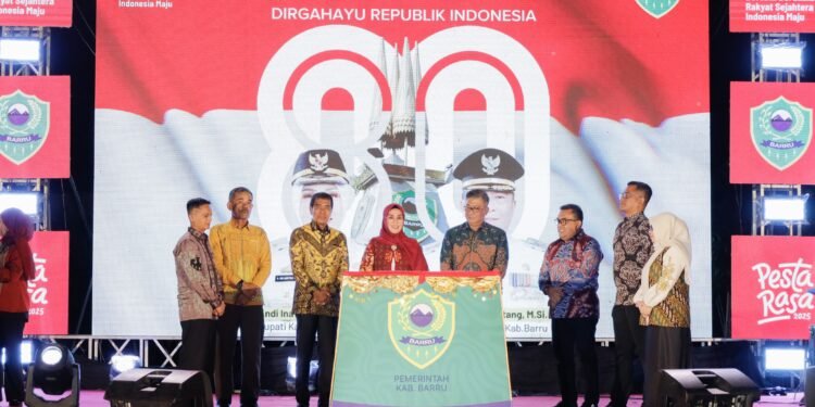 Bupati Bersama Wakil Bupati Barru: Mengikat Rasa Cinta Tanah Air di Malam Ramah Tamah Peringatan HUT RI ke-80