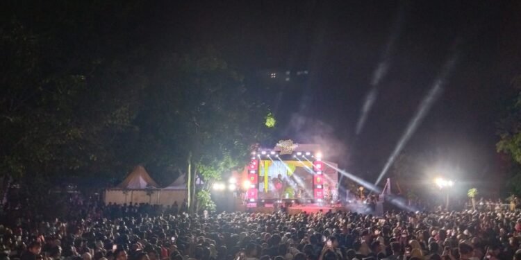 Pesta Rasa Berakhir, Juan Reza Tampil Menghibur, Bupati dan Wakil Bupati Barru Ajak Warga Luapkan Kegembiraan