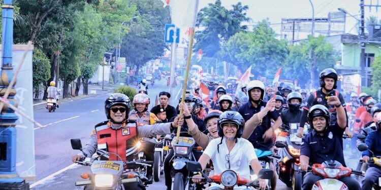 Kapolres Barru Bersama Bupati Barru Ikut Ambil Bagian di Acara Konvoi Merah Putih