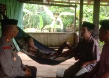 Peduli Sesama, Kapolsek Pujananting Berikan Bantuan kepada Warga yang Tiga Tahun Terbaring Sakit