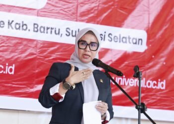 Bupati Barru Andi Ina Kartika Sari, SH., M.Si., Secara Resmi Membuka Kegiatan Bakti Sosial, Pengobatan Gratis Univeral Madani Makassar