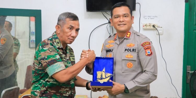 Kapolres Barru AKBP Ananda Fauzi Harahap, S.I.K., M.H., Silaturahmi Dengan Pabung Kodim 1405 Parepare Mayor Inf. Aris Surya Beserta Para Danramil
