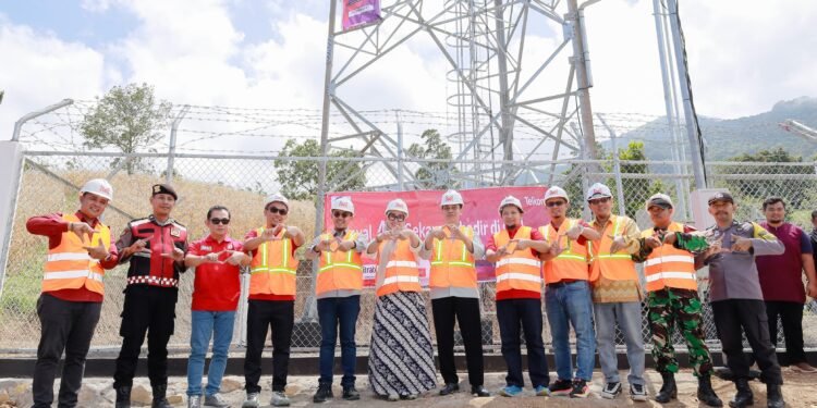 Pemda Kabupaten Barru Meresmikan Pengoprasian Tower Base Transcever Station BTS 4G Telkomsel di Desa Harapan      