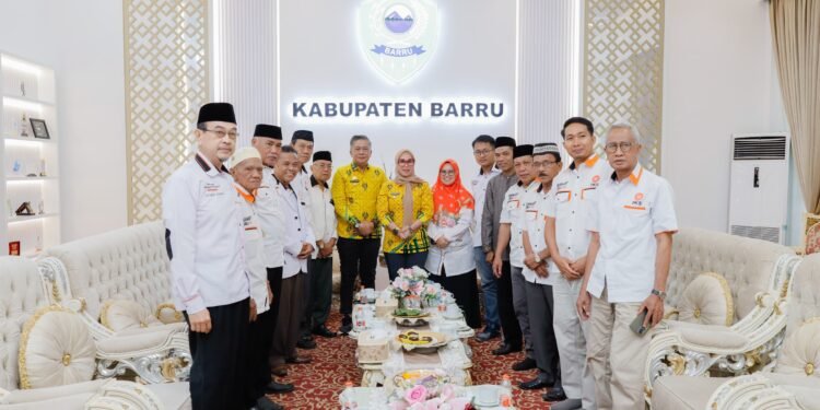 Bupati Barru Didampingi Wakil Bupati Menyampaikan Apresiasi Atas Kunjungan dan Semangat Silaturahmi Pengurus Baru PKS.