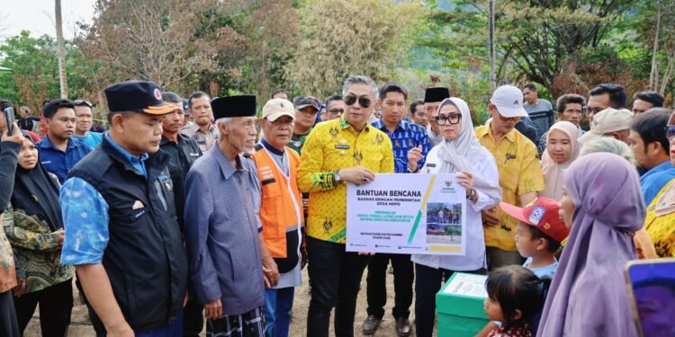 Mengunjungi Lokasi Kebakaran di Dusun Pakka, Bupati Bersama Wakil Bupati Barru Adalah Wujud  Kepedulian Pemerintah Terhadap Warganya