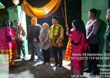 Ir. Ahmad, M.M. Mewakili Bupati Barru Hadiri Pesta Adat Syukuran Panen (Mappadendang), di Dusun Lapao, Desa Binuang, Kecamatan Balusu