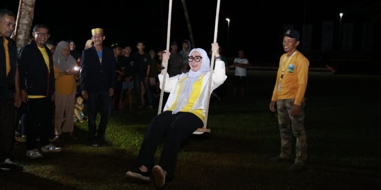 Bupati Barru, Andi Ina Kartika Sari, SH., M.Si., Hadir Langsung Dalam Pesta Adat Mattojang dan Mappadendang, Desa Paccekke