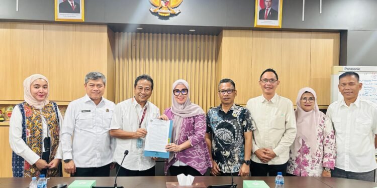 Bupati Barru, Andi Ina Kartika Sari, S.H., M.Si., bersama Direktur Penertiban Pemanfaatan Ruang, Ditjen P2PR Kementerian ATR/BPN