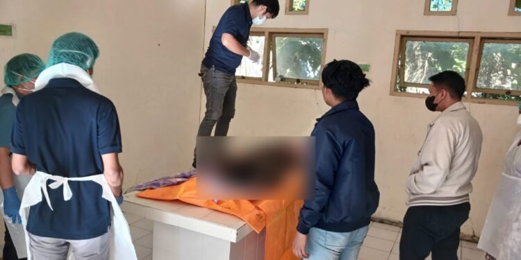 Unit Identifikasi Forensik Sat Reskrim Polres Barru Olah Tempat Kejadian (TKP)