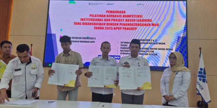 Kadis Pertanian Barru Bersama Kadis Tenaga Kerja Barru Mengikuti Pelatihan Berbasis Kompetensi Institusional dan Project Based Learning