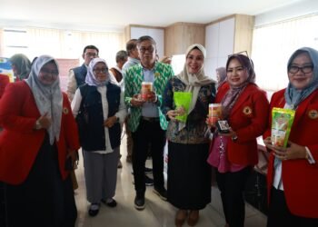 Bupati Barru, Andi Ina Kartika Sari, S.H., M.Si., di Dampingi Wakil Bupati, Dr. Ir. Abustan Andi Bintang, M.Si., Resmi Membuka Pameran / Expo