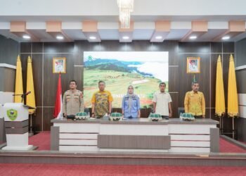 Bupati Barru, Penyerahan Buku Rekening Bagi Kelompok Tani Penerima Program Optimasi Lahan (Oplah) Non Rawa Tahun 2025