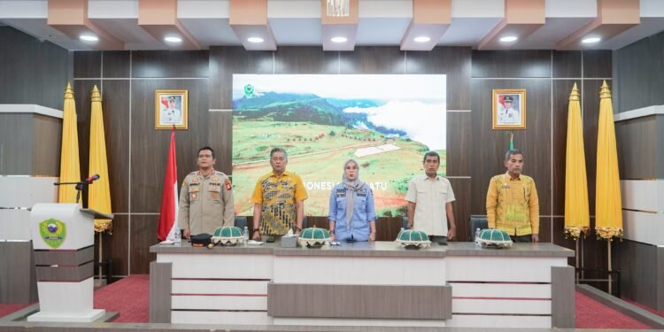 Bupati Barru, Penyerahan Buku Rekening Bagi Kelompok Tani Penerima Program Optimasi Lahan (Oplah) Non Rawa Tahun 2025