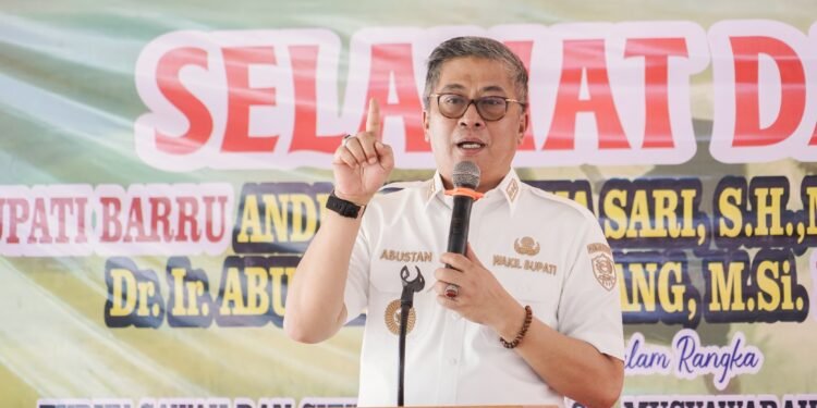 Wakil Bupati Barru Dr. Ir. Abustan Andi Bintang, M.Si., Mengajak Para Petani Untuk Melestarikan Kegiatan Mappalili