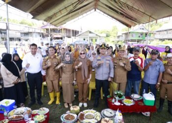 Kapolres Barru Bersama Bupati Barru Didampingi Kadis Pertanian Barru Hadiri Acara Turun Sawah (Mappalili) di Desa Cilellang