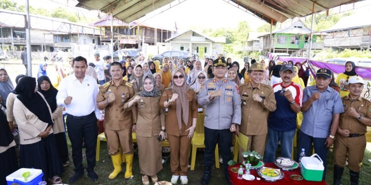 Kapolres Barru Bersama Bupati Barru Didampingi Kadis Pertanian Barru Hadiri Acara Turun Sawah (Mappalili) di Desa Cilellang