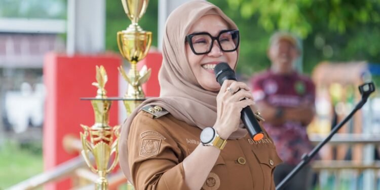 Bupati Barru, Andi Ina Kartika Sari, S.H., M.Si., Secara Resmi Membuka Turnamen Mini Soccer KKG PJOK Cup I Antar SD se-Kecamatan Tanete Riaja