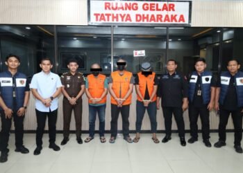 Ditreskrimsus Polda Sulsel Limpahkan Tersangka Kasus Dugaan Korupsi Kredit Konstruksi Bank Sulselbar Cabang Sengkang ke Kejati Sulsel