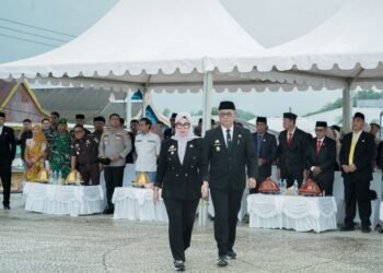 Pemimpin dan Rakyat Menyatu di Bawah Hujan: Pelantikan Pejabat Barru Penuh Makna