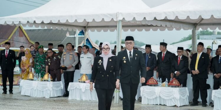 Pemimpin dan Rakyat Menyatu di Bawah Hujan: Pelantikan Pejabat Barru Penuh Makna