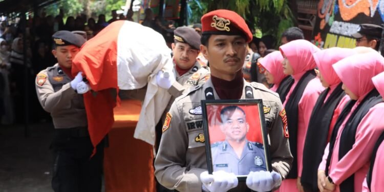 Kapolres Barru AKBP Ananda Fauzi Harahap, S.I.K., M.H., Menyampaikan Belasungkawa Yang Mendalam Atas Berpulangnya Almarhum Ipda Arman