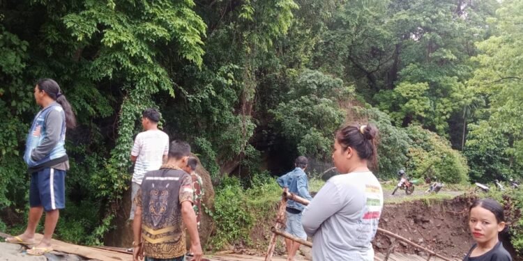 Akses Jembatan Pakka–Palanro Rusak, Aktivitas Warga Terganggu, Beberapa Siswa SMAN 4 dan SMPN 24 Barru Tidak Masuk Sekolah