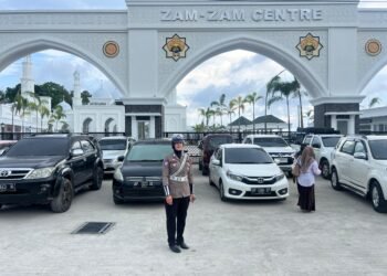 POLWAN SATLANTAS POLRES BARRU LAKSANAKAN PENGAMANAN SALAT JUMAT DI MASJID ZAM-ZAM CENTER