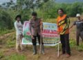 Kades Galung Bersama Bhabinkamtibmas Tanam Jagung, Dukung Program Ketahanan Pangan