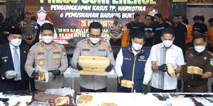 Kapolda Sulsel Pimpin Press Conference Pengungkapan Kasus Narkotika dan Penculikan Anak di Bawah Umur