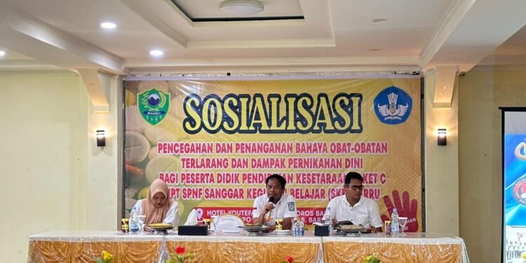 Peserta Didik Paket C Mendapat Penyuluhan Tentang Bahaya Narkoba Oleh Satuan Reserse Narkoba (Sat Resnarkoba) Polres Barru