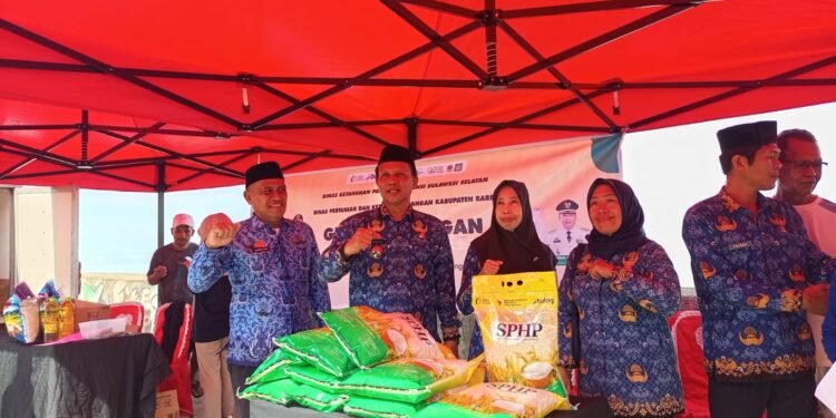 Dinas Pertanian dan Ketahanan Pangan Barru Gelar Gerakan Pangan Murah di Kelurahan Sumpang Binangae