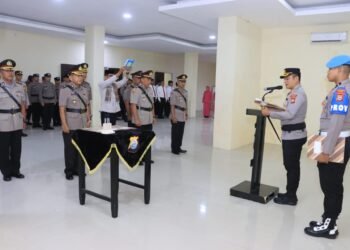 Kapolres AKBP Ananda Fauzi Harahap, S.I.K., M.H., Memimpin Lansung Upacara Serah Terima Jabatan Sejumlah Pejabat Utama Aula Mapolres Barru