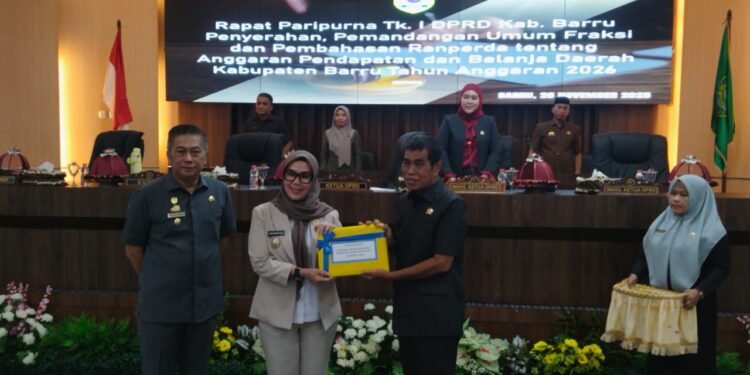 Bupati Barru Bersama Wakil Bupati Menghadiri Rapat Paripurna DPRD Kabupaten Barru