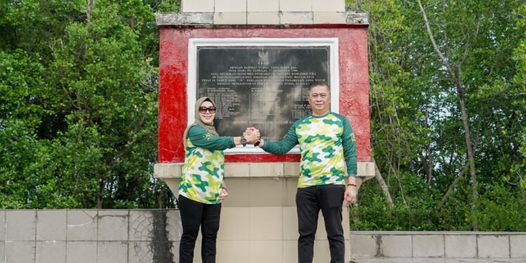 Bupati Barru Resmi Melepas 130 Regu Peserta Napak Tilas Jejak Perjuangan Andi Mattalatta di Monumen Pendaratan Garongkong