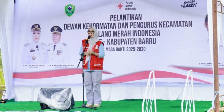 Bupati Barru Andi Ina Kartika Sari, SH., M.Si.,  Memberikan Ucapan Selamat Kepada Seluruh Pengurus PMI Yang Baru Dilantik