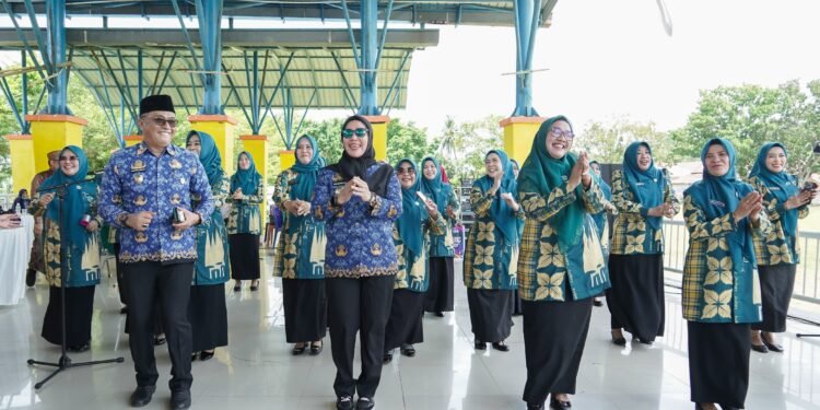 Bupati Bersama Wakil Bupati Barru: Merajut Kebersamaan Melalui Olahraga dan Seni Menuju PKK Kuat, Barru Hebat
