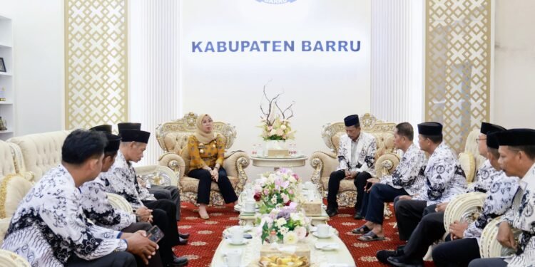 Jajaran Pengurus Persatuan Guru Republik Indonesia (PGRI) Kabupaten Barru, Audensi Dengan Bupati Barru Andi Ina Kartika Sari, S.H., M.Si.
