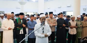 Kapolres AKBP Ananda Fauzi Harahap, S.I.K., M.H., Serta Pejabat Utama dan Para Personel Polres Barru, Laksanakan  Sholat Gaib