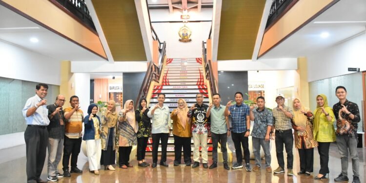 DIskusi substantif Antara Pemkab Barru dan Para Komisioner KI Sulsel Serta Pengelola PPID Utama Provinsi Sulsel