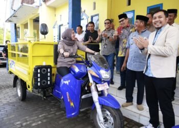 Penyerahan Sepeda Motor Pengangkut Sampah Bantuan Program Corporate Social Responsibility (CSR) Bank BRI BO Barru, Oleh Bupati Barru