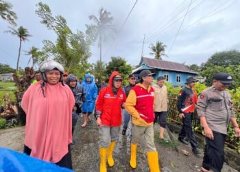 Bupati Barru Andi Ina Kartika Sari, SH., M.Si., Turun Langsung Meninjau Lokasi Terdampak Bencana Angin Puting Beliung