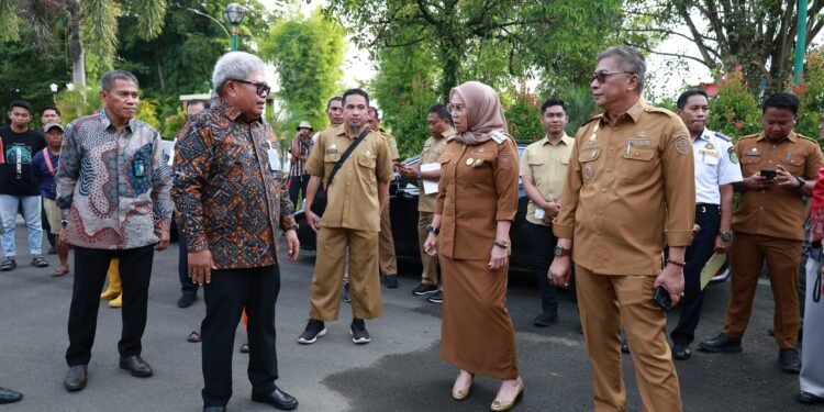 Bupati Barru Andi Ina Kartika Sari, SH., M.Si., Menegaskan Pentingnya Peran Seluruh Kelurahan dan Desa Dalam Menyukseskan Gerakan Bank Sampah