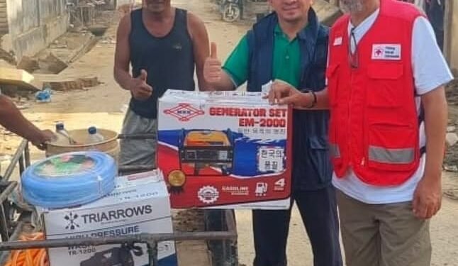 Tim Kemanusiaan Pemkab Barru, Dipimpin Ketua PMI Kabupaten Barru, Ir. Muhammad Yulianto Badwi, Menyalurkan Bantuan Kemanusiaan